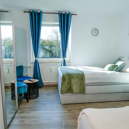 Big 3 Bedrooms At Ground Floor Apartment *
