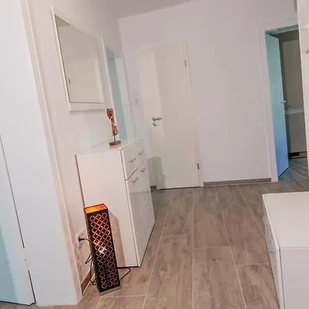 Big 3 Bedrooms At Ground Floor Apartment Hannover